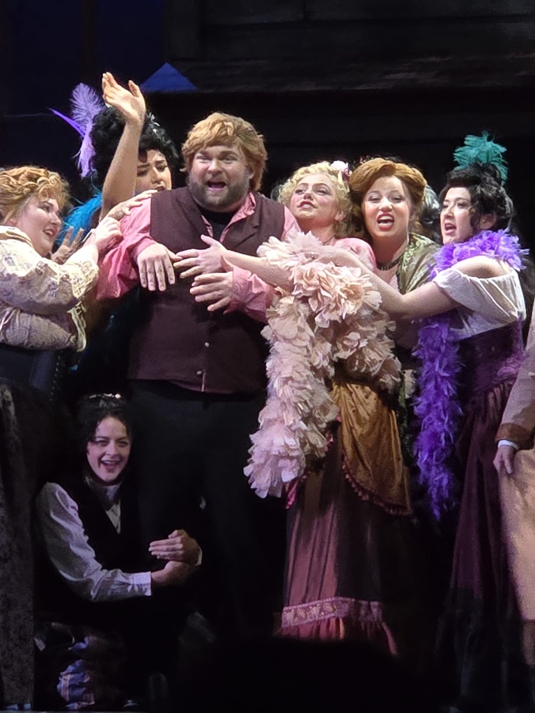 Orquesta en escenario 13